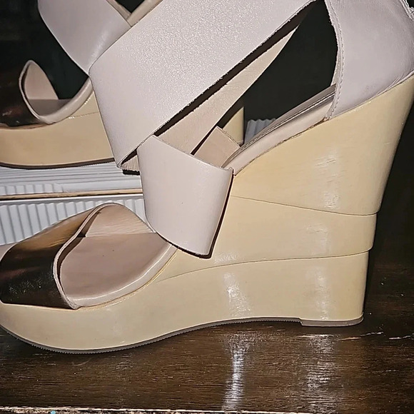 Diane Von furstenberg Opal Wedge in RoseGold/Pumice. Size 9.5 - Picture 10 of 16